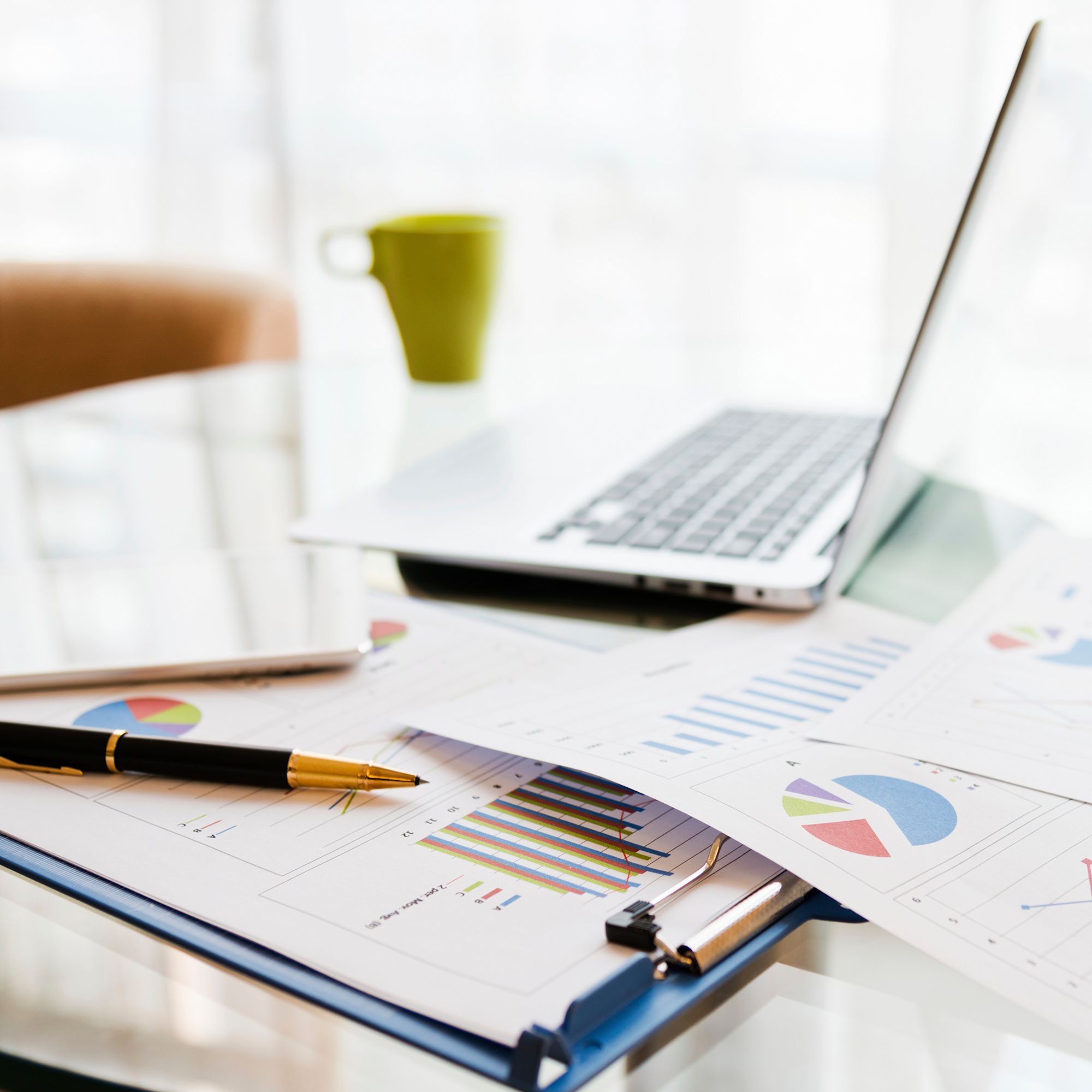 macbook papers istock 000049729172